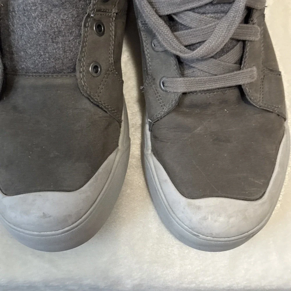 Keen brand Elena Mid boots Grey Leather Plaid Textile Rubber Toe Cap Sz9